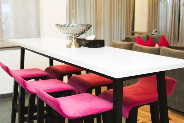 RK Villa Dining Table Setup