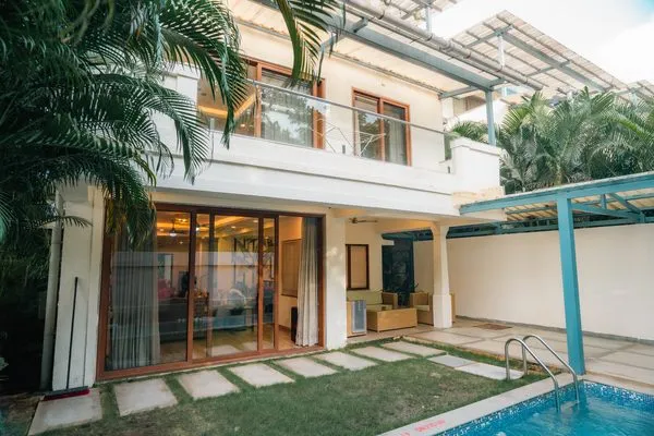 Villa Pool & Garden Exterior Facade