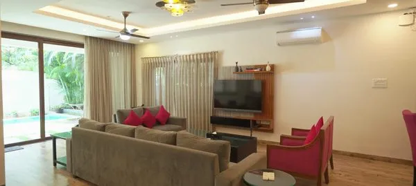 Spacious Living Room & Teak Bar