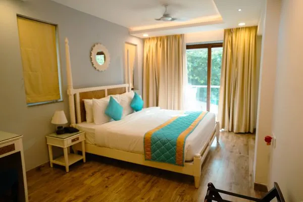 Master Four-Poster Bedroom Suite