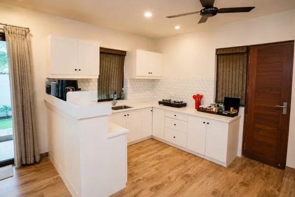 Modular Kitchen & Breakfast Island
