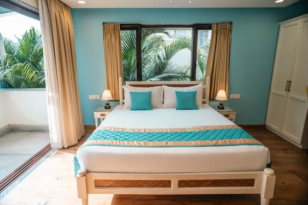 RK Villa Poolside Lounge Sunbeds